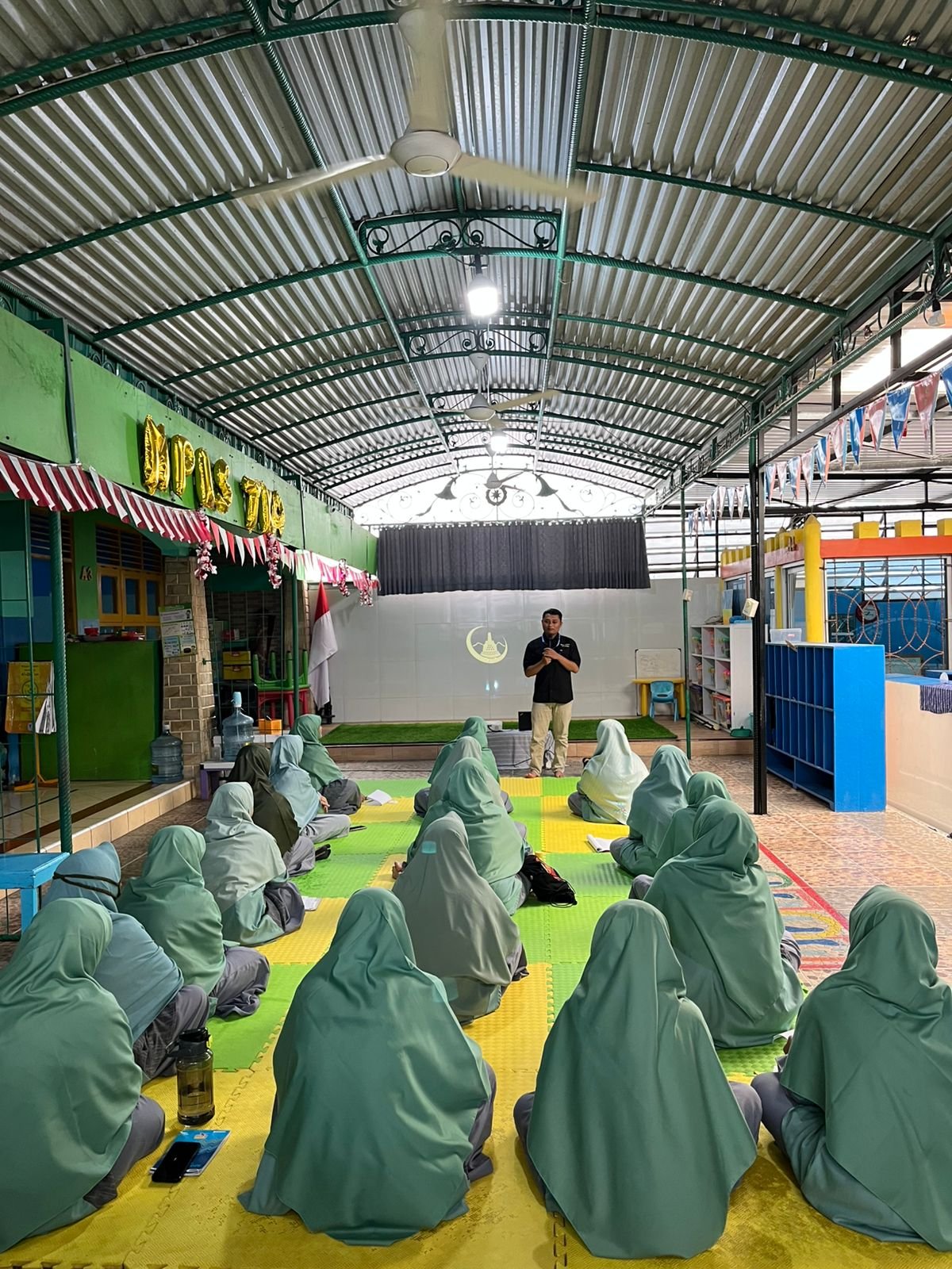 Training Billingual school KB-TKIT Asy 1: Based on Spirit Of The Hero Menjadikan Bahasa dan Ilmu Sebagai Alat Perjuangan