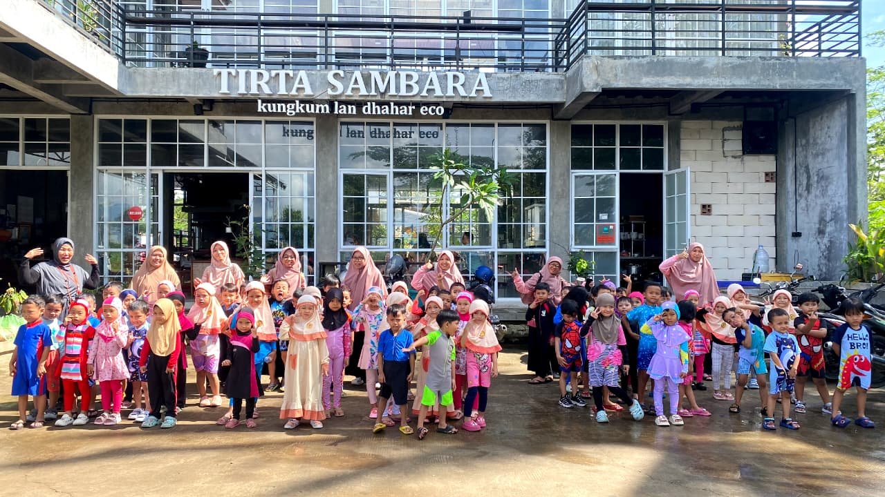 Senangnya Berenang Bersama, Tubuh Menjadi Sehat dan Kuat.